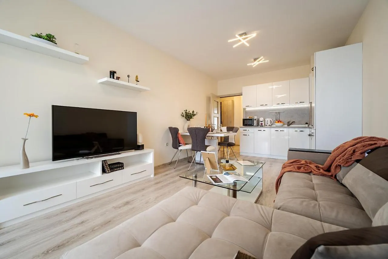 Апартаменты Summertime In Varna South Bay Beach Residence