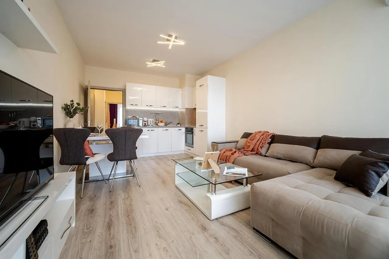 Апартаменты Summertime In Varna South Bay Beach Residence