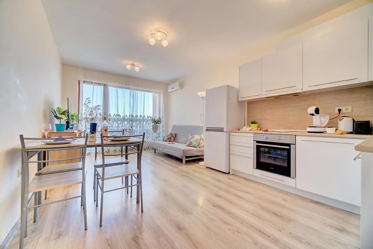 Апартаменты Summertime In Varna South Bay Beach Residence